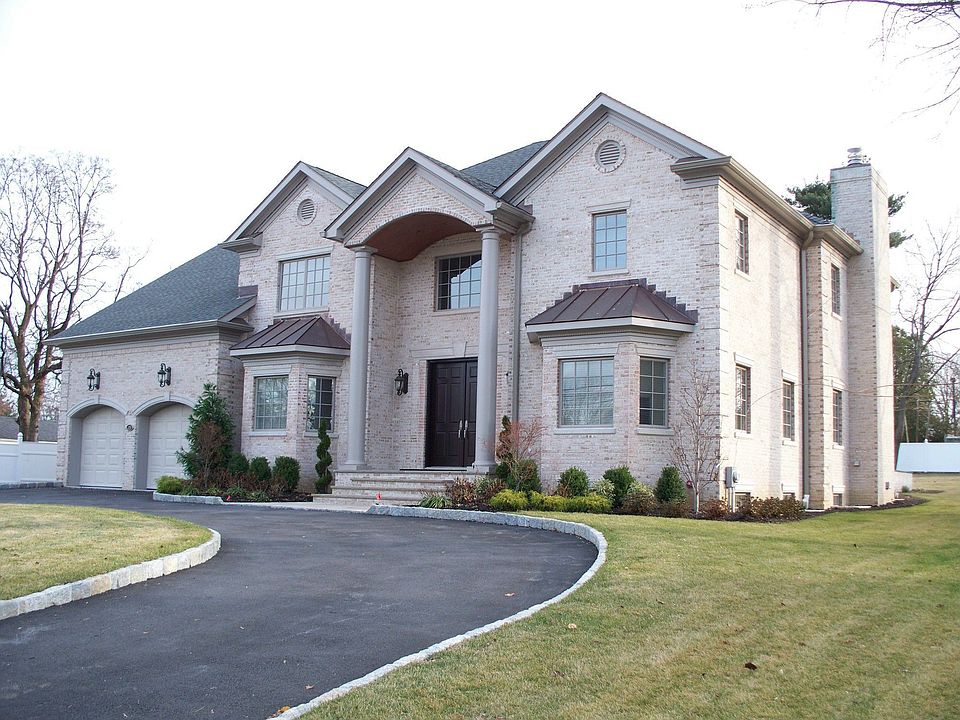 1st image of 29 S Manor Dr
