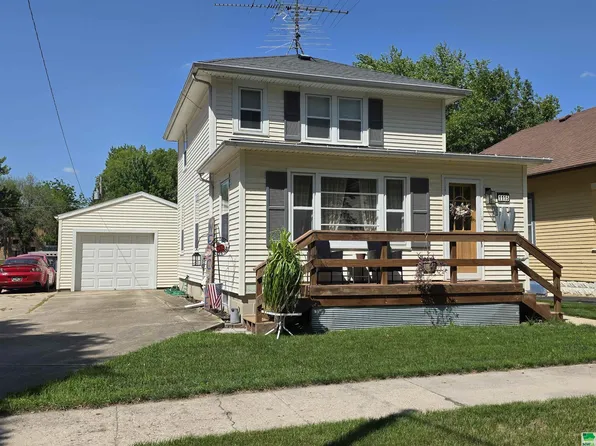 1115 8th St, Sheldon, IA 51201