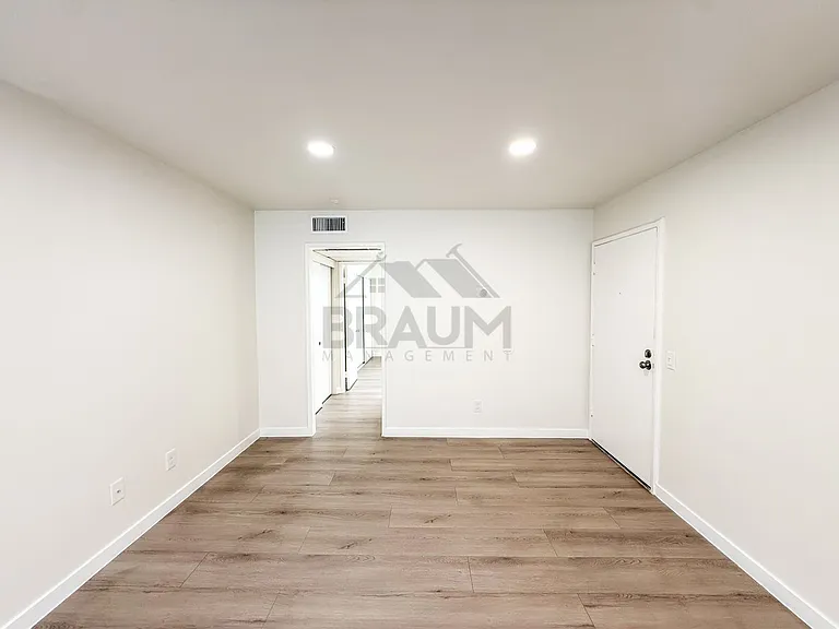 15000 BURBANK — Photo 12