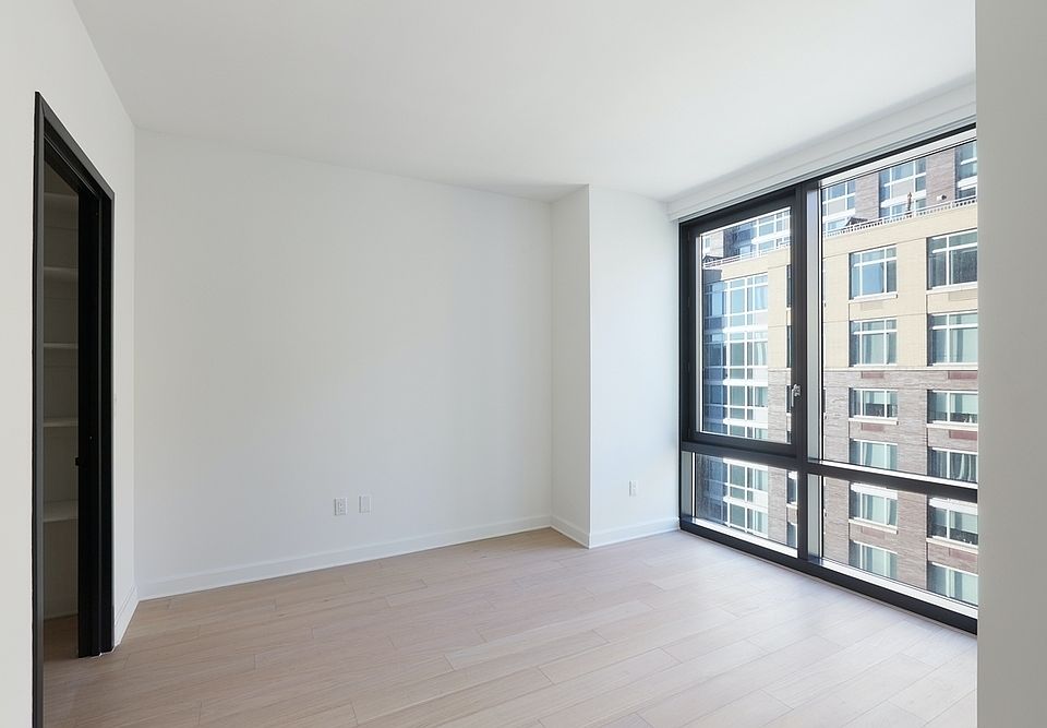 1st image of 21 W End Ave APT 1415