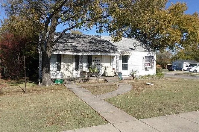 1538 Small St