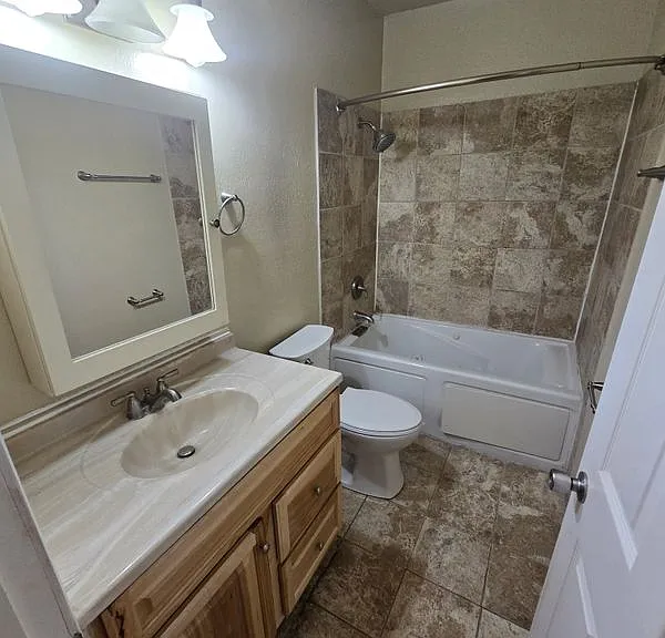 111 Bowie St — Photo 8