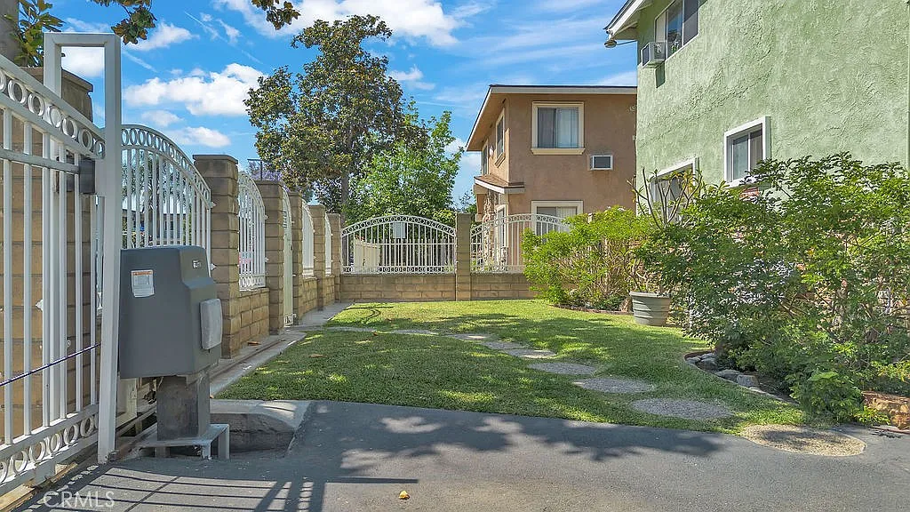 2 bed, 1100 sqft, $2,350 — Photo 3