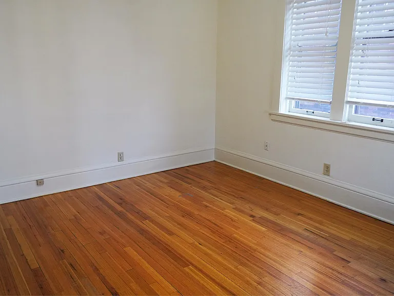 Oxford Street Apartments — Photo 36