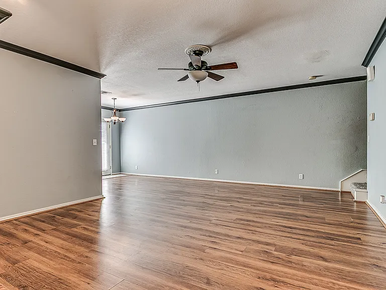 323 Potomac Dr — Photo 12