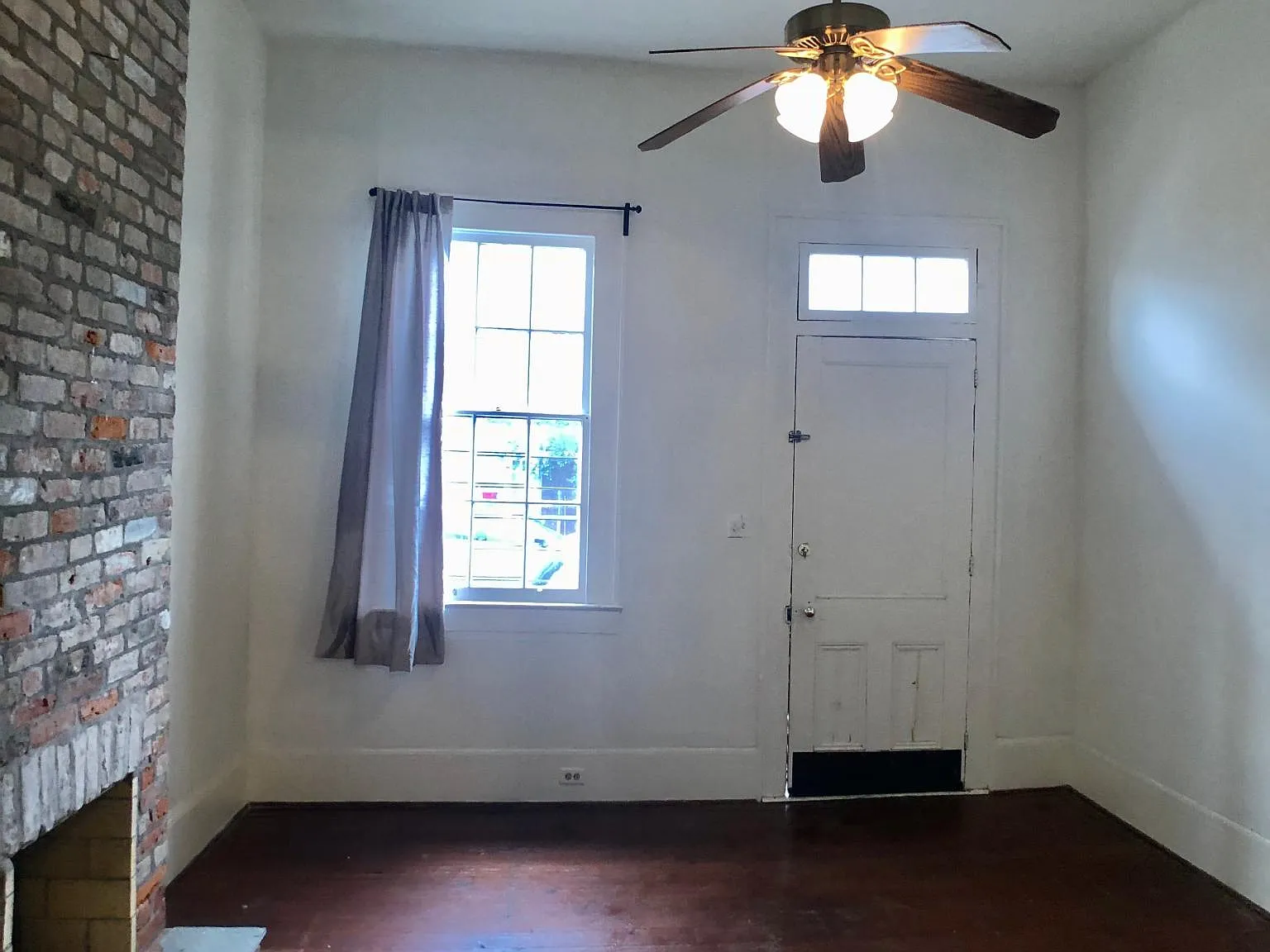 2449 Burgundy St — Photo 4