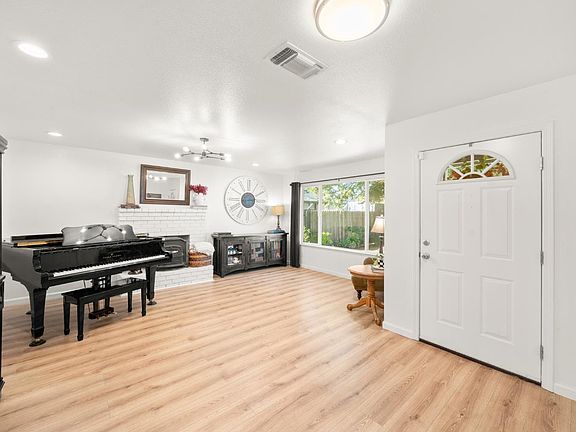 3rd image of 5112 Kovanda Ave