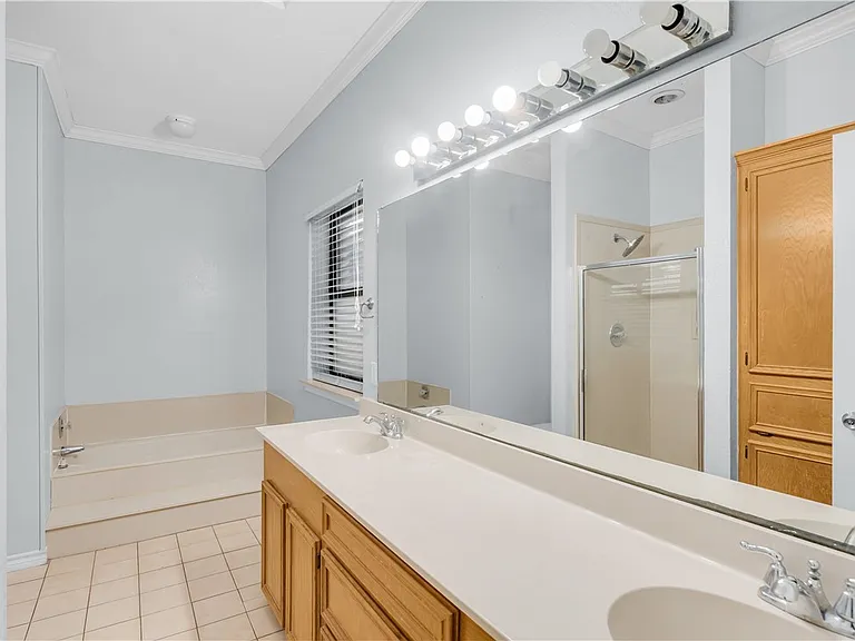 7658 Clearbrook Dr — Photo 17