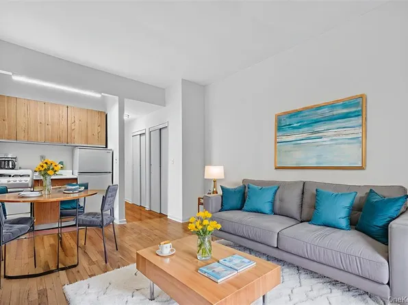 321 East 89th Street image 3 of 9