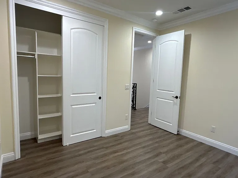 5552 Welland Ave — Photo 13