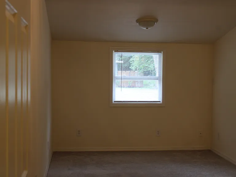 315 E 137th Ave — Photo 32