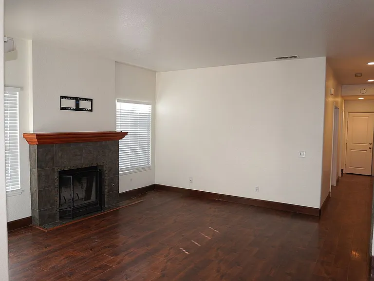 10386 Meadow Creek Dr — Photo 11