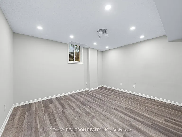 162 Walton Dr #BASEMENT — Photo 12