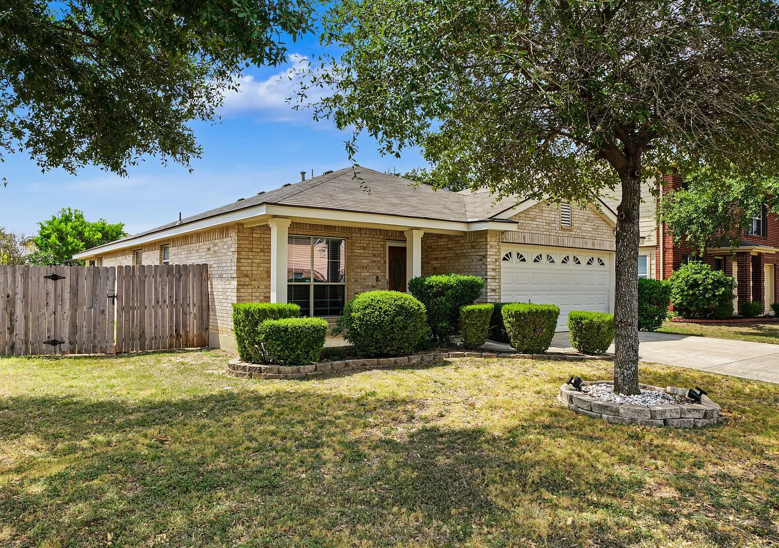 Charming 3-Bedroom Home with Flex Space - Realtor Commission: $500 — Photo 3