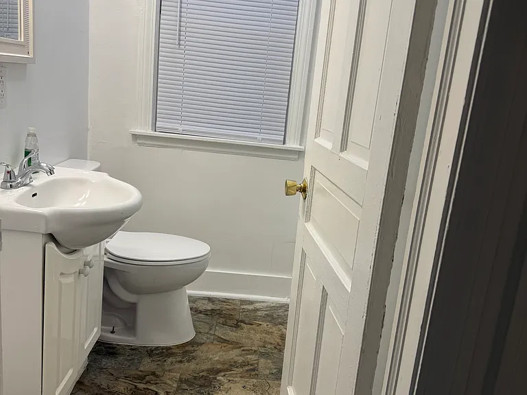429 Strong Ave — Photo 6