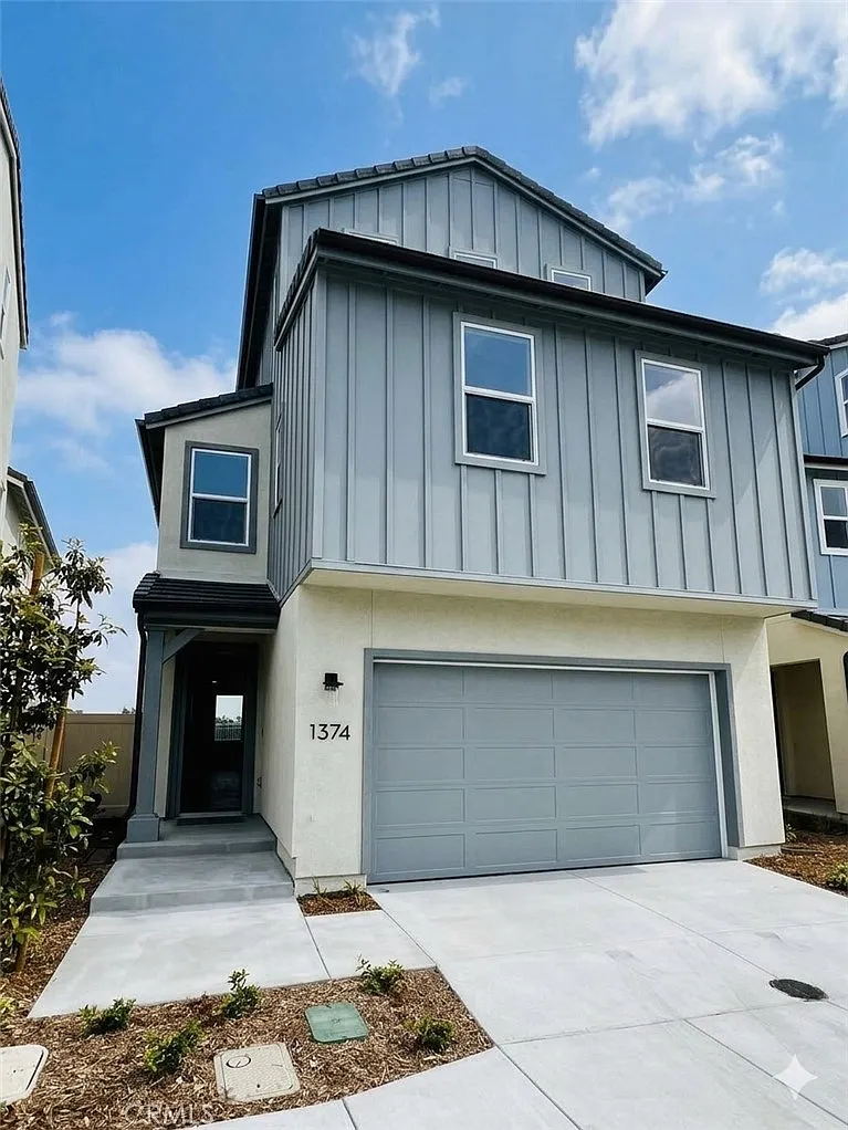 4 bed, 2.5 bath, 2295 sqft, $6,500 — Photo 2