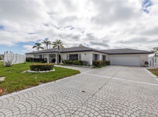11620 6th St E, Treasure Island, FL 33706