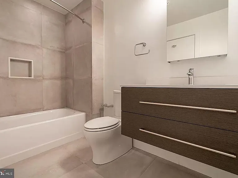 500 Fairmount Ave #302 — Photo 7