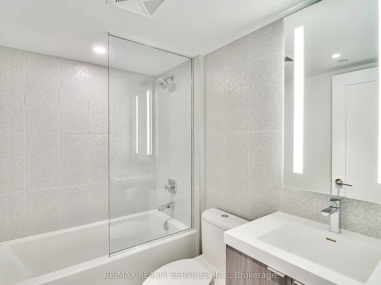 585 Bloor St E #2321 — Photo 11