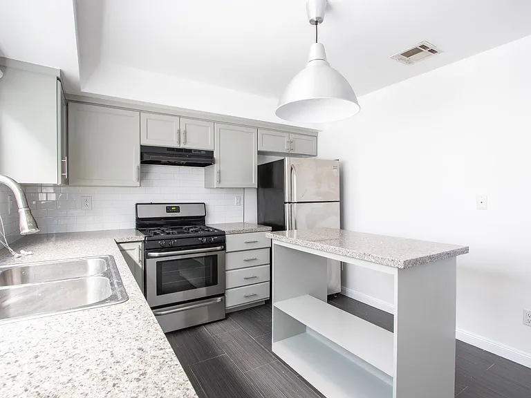 1817 Garfield Pl — Photo 16