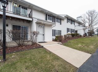8851 S Wood Creek Dr APT 4, Oak Creek, WI 53154