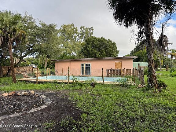 2nd image of 511 Clear View Dr