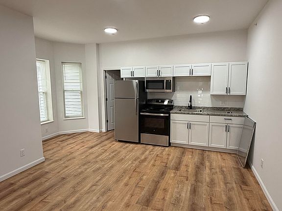 2nd image of 82 Oakwood Ave #102