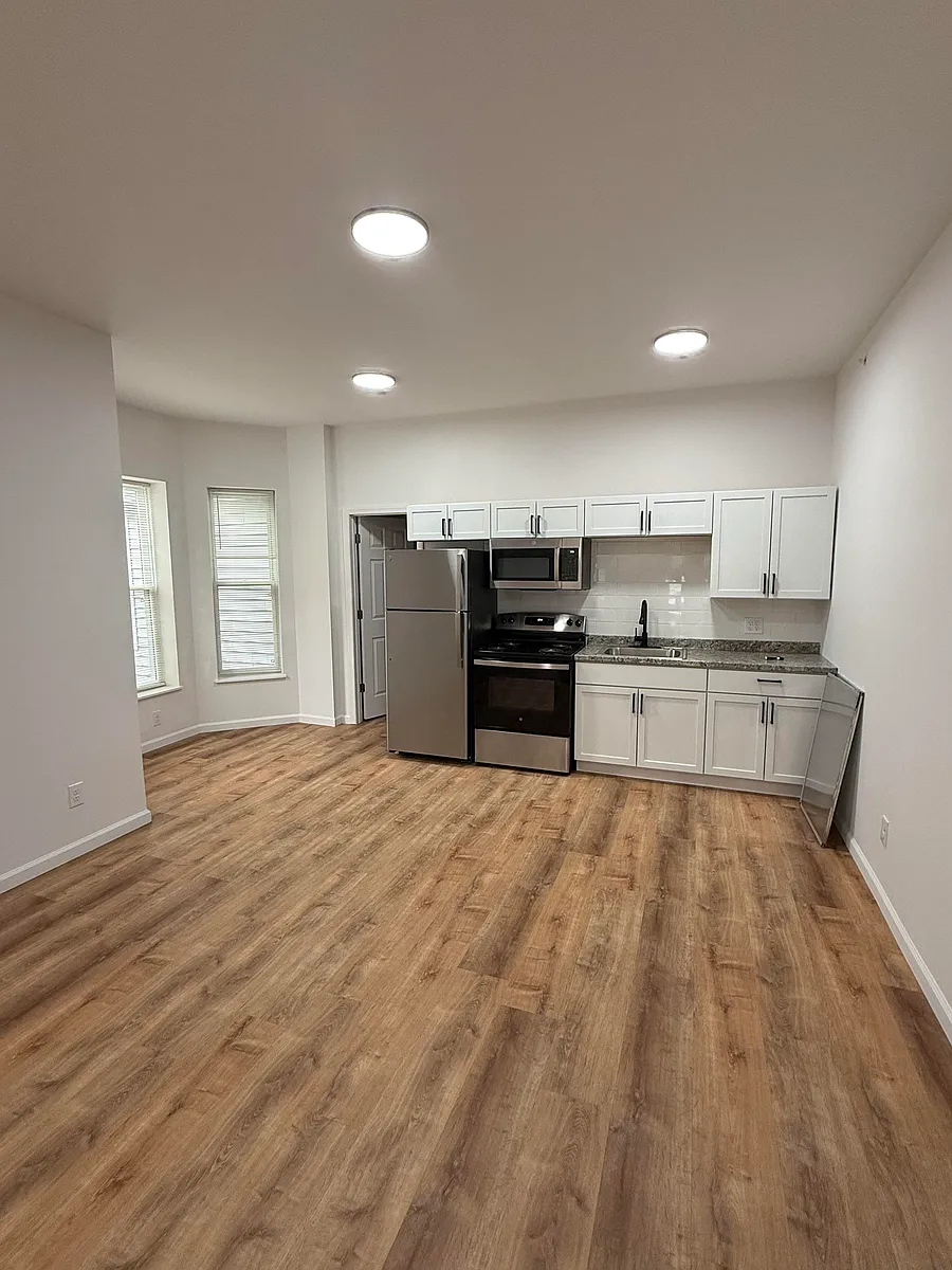 Building Photo - 82 Oakwood Ave #102