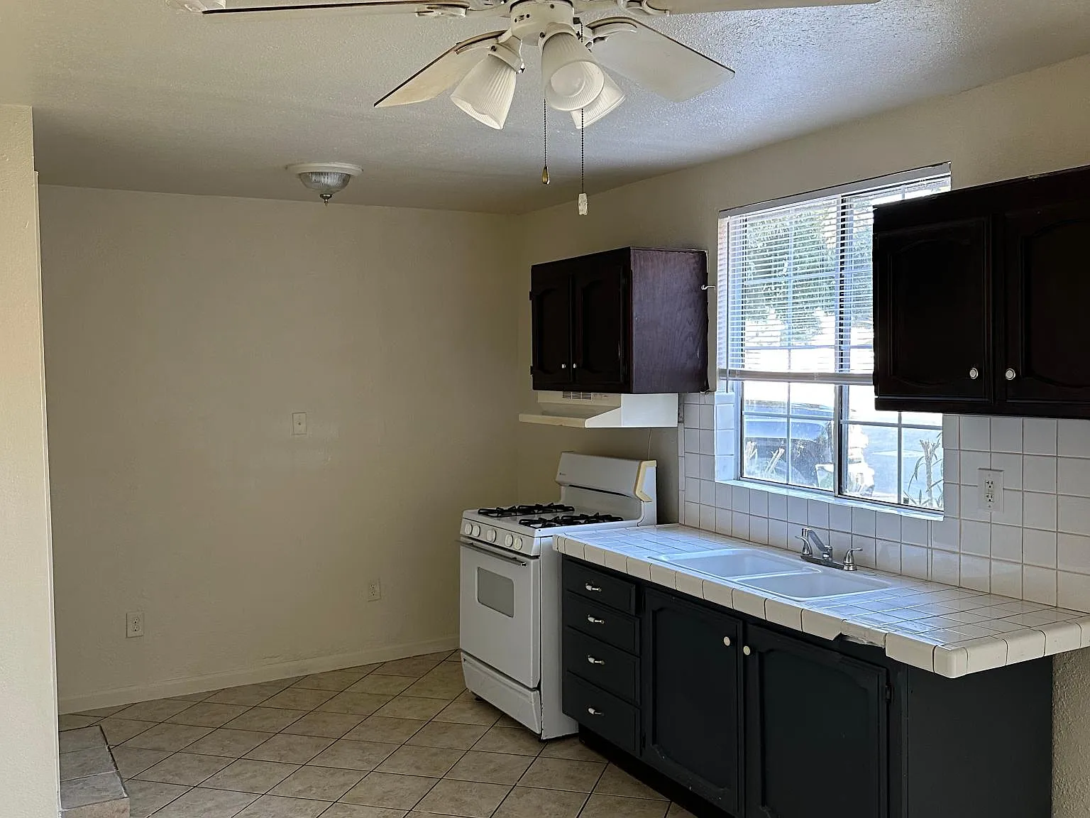 1 bed, 550 sqft, $1,100 — Photo 3
