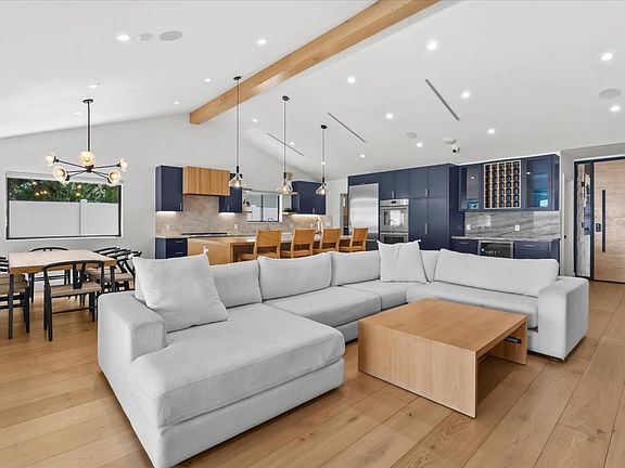 4th image of 5748 Vesper Ave #1