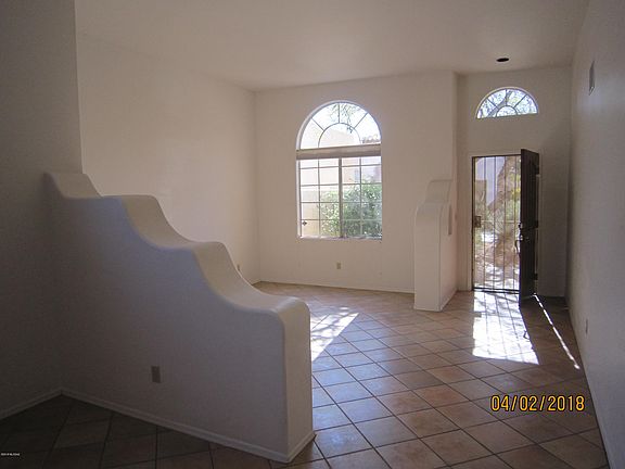 4th image of 3331 N Deerspring Ct