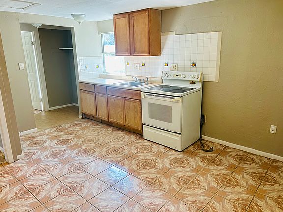 3rd image of 2705 Sidney Ave