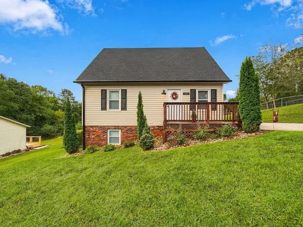 5683 Valley Field Rd, Hickory, NC 28602