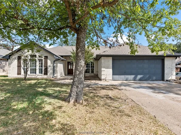 2309 N Pioneer Trl, Bryan, TX 77808