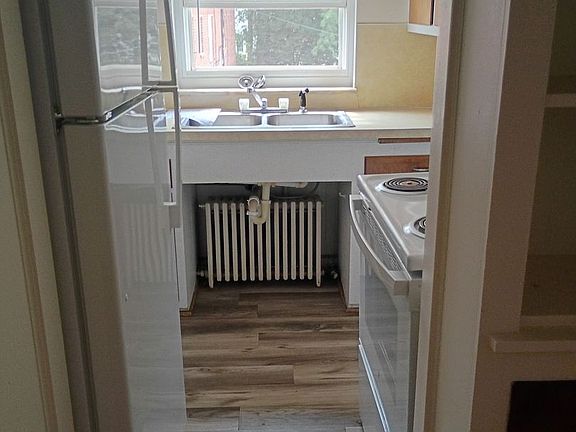 4th image of 2435 W Bancroft St APT 11
