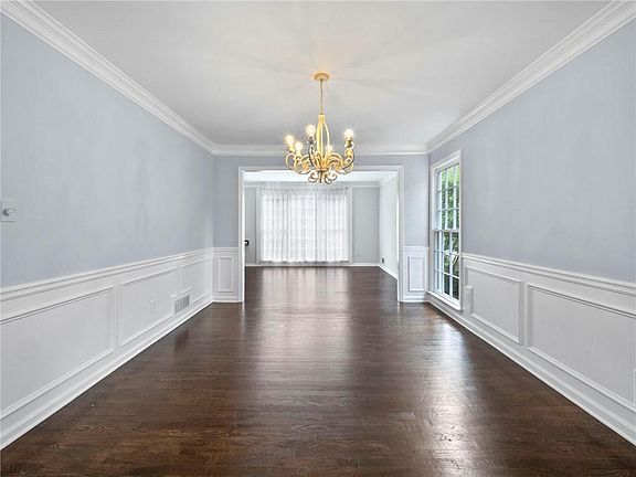 2nd image of 400 Shyrewood Dr