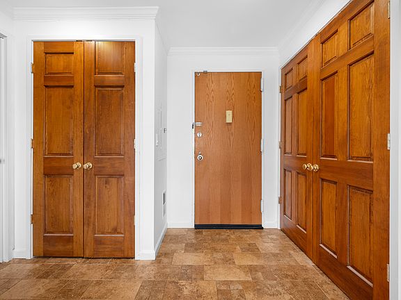 5th image of 141 Great Neck Rd APT 2G