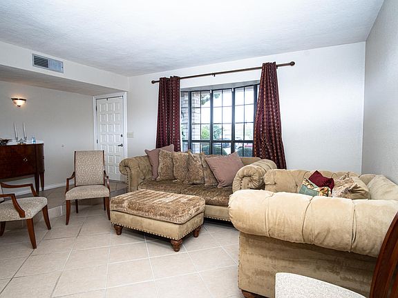 5th image of 6820 Toluca Dr