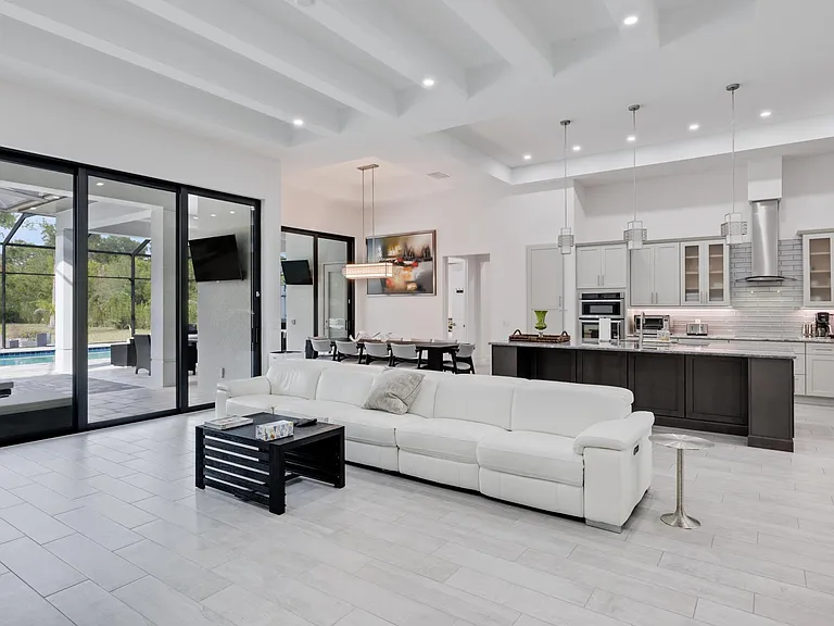 6423 Livingston Woods Ln — Photo 13