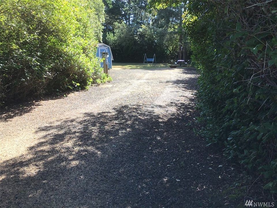 1st image of 307 Mizzen Ave NW