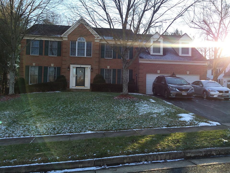 1st image of 8 E Brook Ct