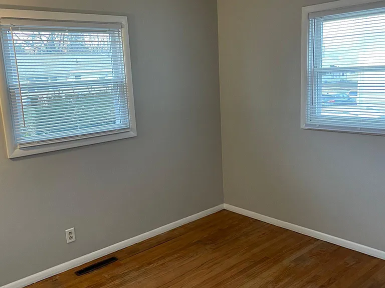 19 E Carroll Dr — Photo 6
