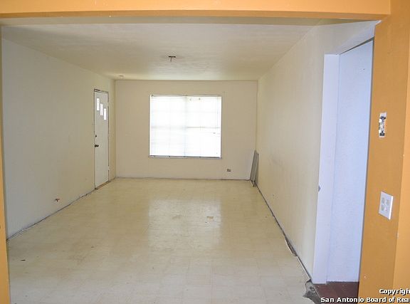 5th image of 847 Cavalier Ave
