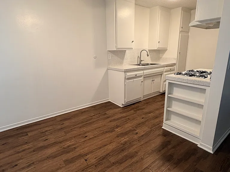 Pampas Lane Apartments — Photo 22
