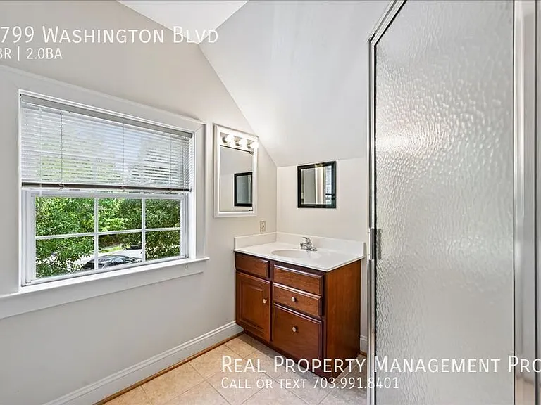 2799 Washington Blvd — Photo 22