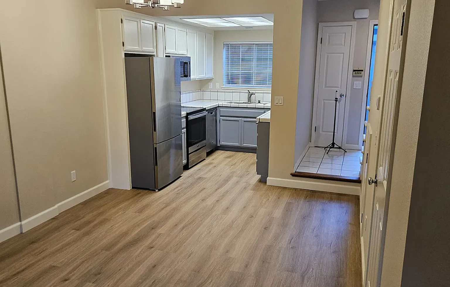 2-Bedroom, 1.5-Bath Townhouse in Santa Rosa — Photo 3