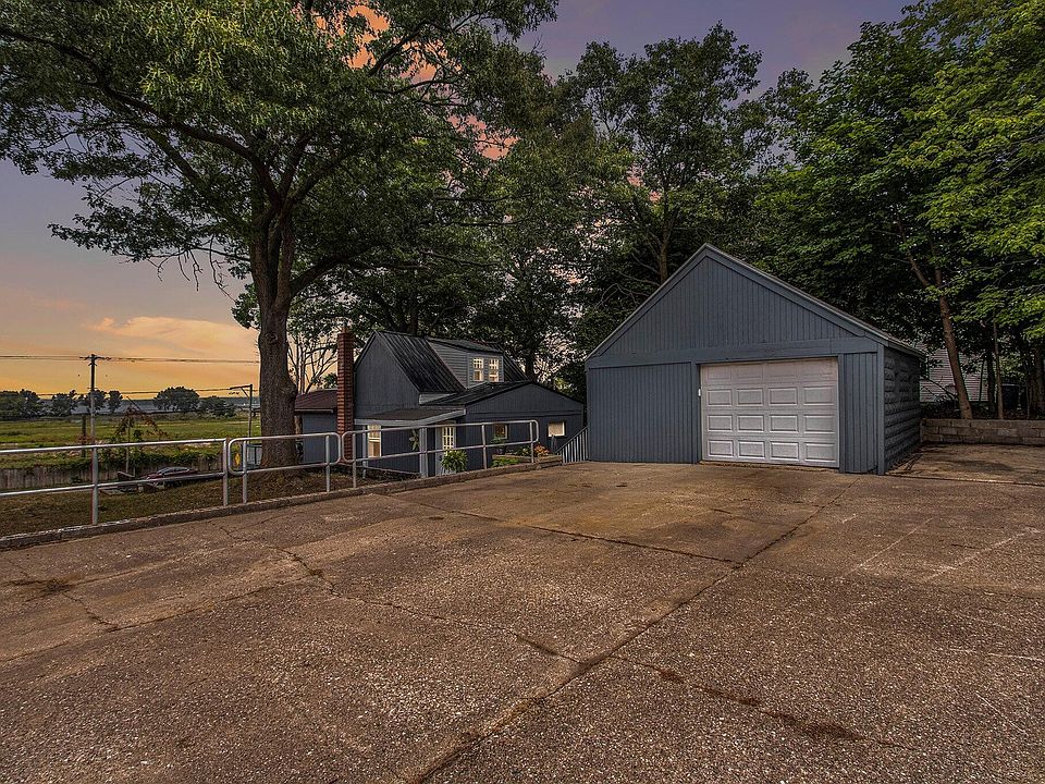 1st image of 2541 Lakeshore Dr