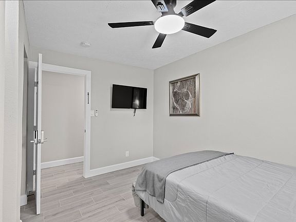 2nd image of 8050 Tavenor Ln #3B