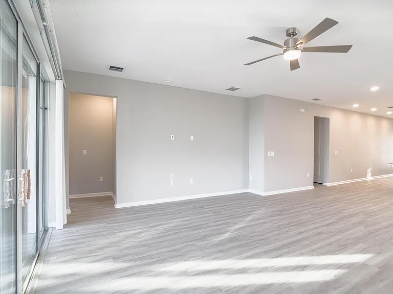 992 Griffon Ave — Photo 25