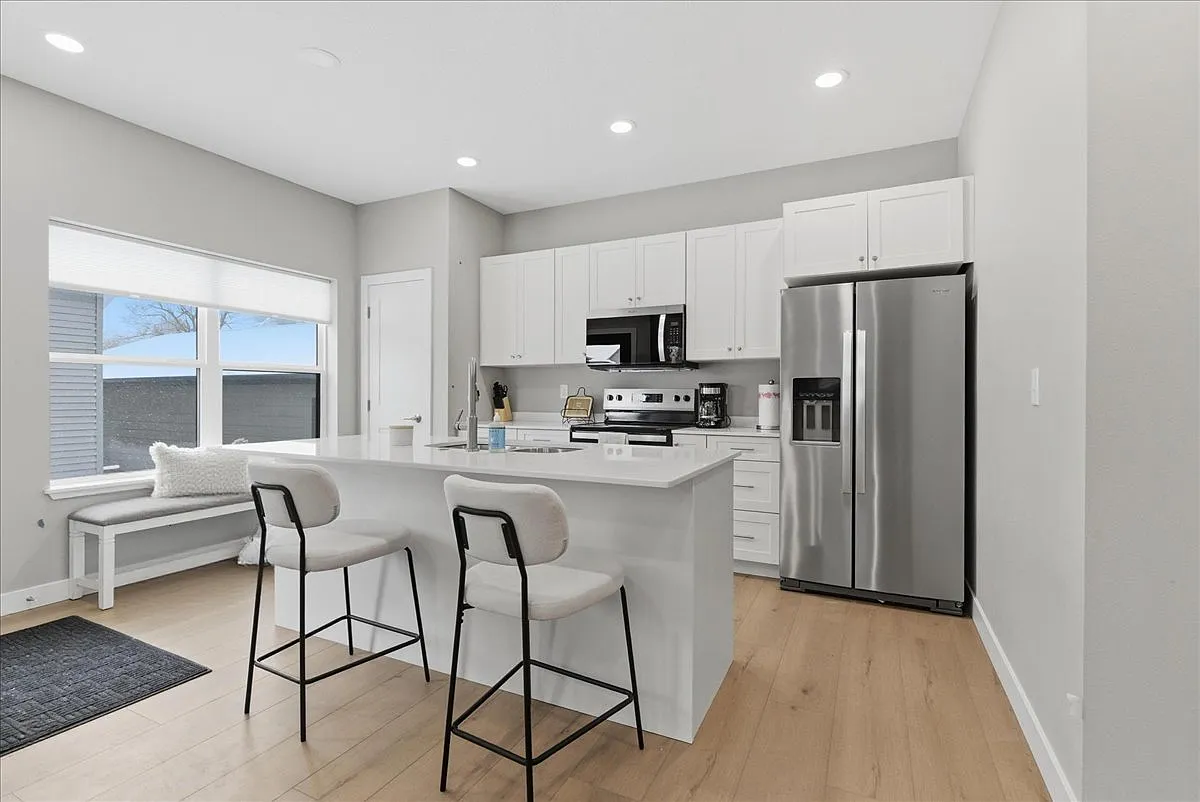 2 bed, 1148 sqft, $1,750 — Photo 3